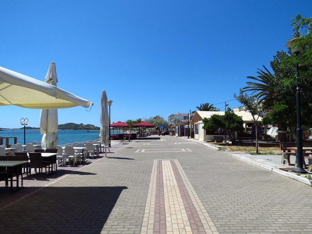 Holiday Apartment Sombrero Néa Péramos Екстериор снимка